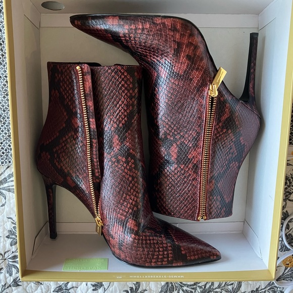 COPY - Michael Kors boots size 8 - Picture 1 of 3